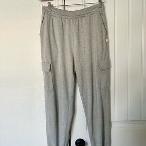 Vuori boyfriend cargo joggers